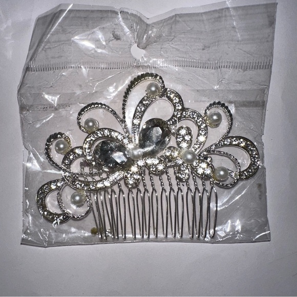 LARGE SILVER AND WHITE PEARL N RHINESTONE BUTTERFLY WEDDING PROM SLIDE HAIR COMB - Picture 2 of 5